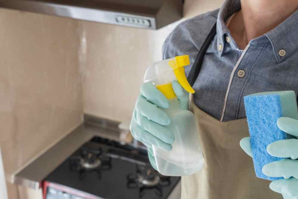 Advantages and Disadvantages of Cleaning Kitchen Exhaust Yourself
